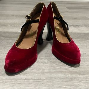 Vintage style high heel red velvet, size 7-7.5